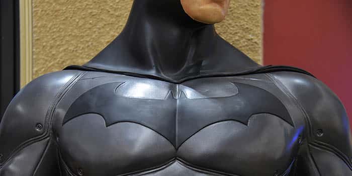 ตำรวจแต่งdisguised เป็น Batman และ Robin จับคนโกงการพนัน