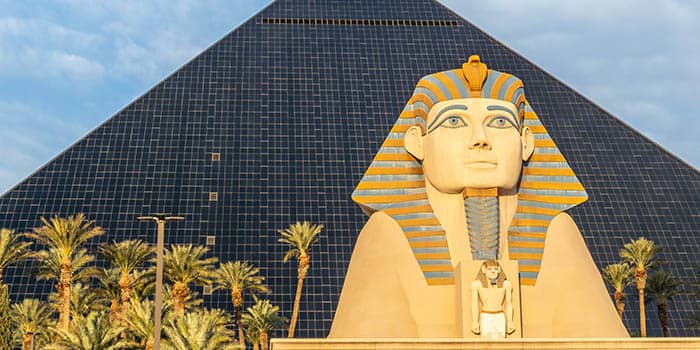 ค้นพบหลุมศพโบราณที่ Luxor กระตุ้นการพูดคุยเกี่ยวกับอนาคตของ Luxor ในเวกัส